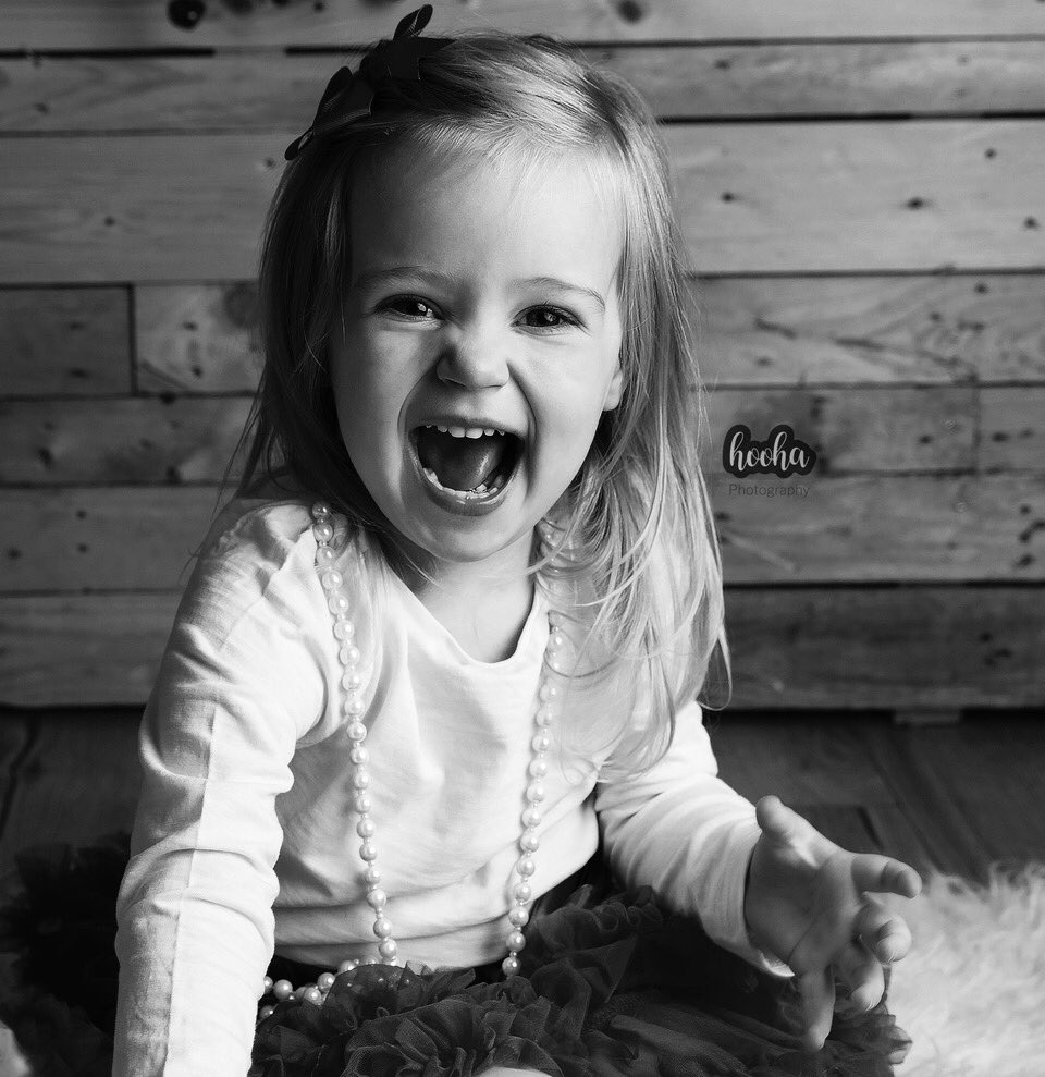 HoohaPhotos's tweet photo. The sun is shining -which always makes me happy. What was the last photo you had where you were really laughing your heartiest laugh? Can you remember what you were laughing at? Take more photos -remember those happy times! #childhood #childrensphotographer #sheffieldissuper https://t.co/FrZbFTYGR0