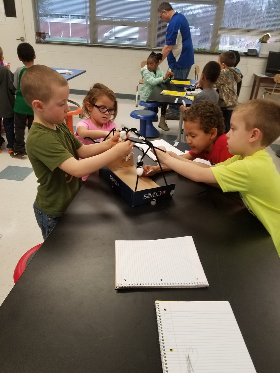 lynn113113's tweet photo. Building bear habitats for zoo bears. We spent a few weeks learning about bears needs and adaptations. #STEM https://t.co/OdFQsbDXv6