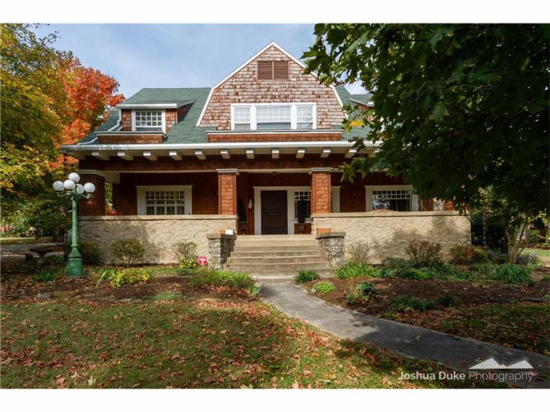 CollierHomes's tweet photo. Iconic Wilson Park Home-Price reduced from 1.2 mil to 975k https://t.co/FF788XGATw https://t.co/hvtekNxyhw