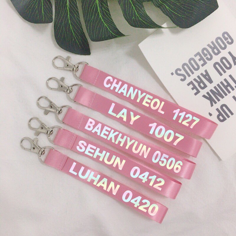 B_BlueShop's tweet photo. 🔹Pre-order🔹
เนมแท็ก exo อันละ 80฿
(ระบุเมมเบอร์ได้)
#ตลาดนัดEXO #EXO #EXOPOWER #chanbake #TheWarEXO #แลกการ์ด #แลกการ์ดexo #ตลาดฟิค #kokobop #TheEℓyXiOn #VOTEforEXOTH #2017AAA #exoplanet4 #Sehun #LAY #EℓyXiOninBKK #ElyXiOninBKK https://t.co/3MqTLpg4O9