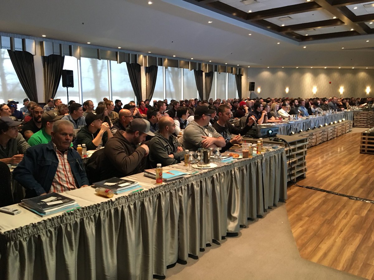 Techomarc1's tweet image. Full house in LaPrairie