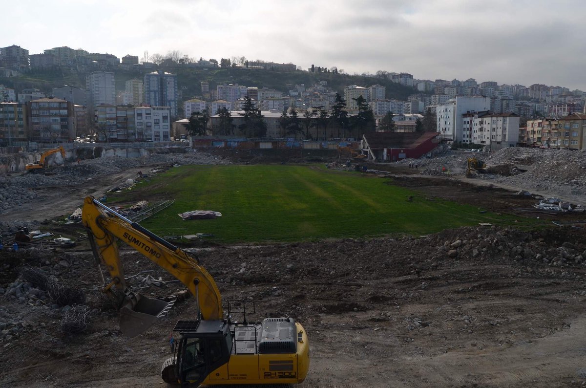 Sadece Avni Aker değil; hayatlar, hatıralar, umutlar, Trabzonspor'un varoluşu yıkıldı ve Avnı aker sadece bir stadyum değildi; Bir şehrin kalbi, bir şehrin dünyaya kafa tuttuğu yerdi Avnı Aker..