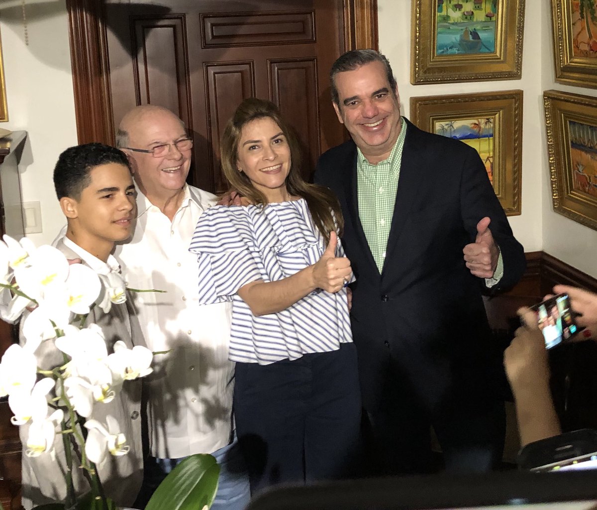 CarolinaMejiaG's tweet image. Celebrando el cumpleaños de @llegopapa ¡Te amo!