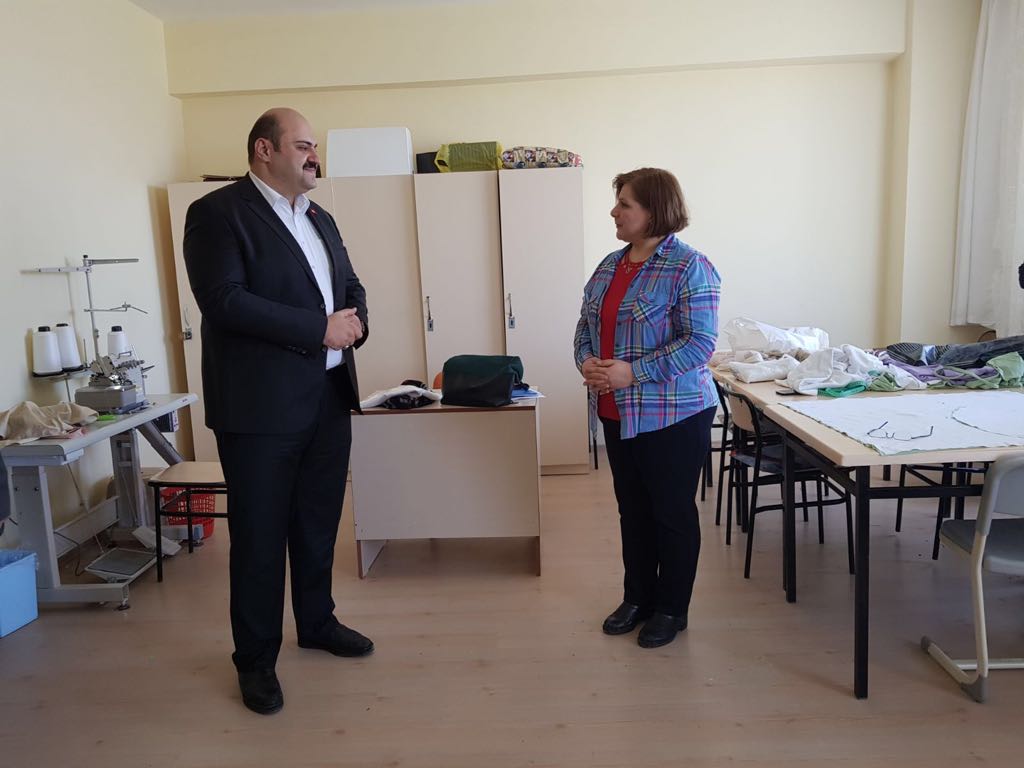 muhammedcevdet's tweet photo. AZMEK’te Hanım Kardeşlerimiz, Ürettikleri El Emeği Göz Nuru Ürünleriyle Hem Şehir  Hem de Aile Ekonomisine Önemli Katkılar Sunuyorlar. https://t.co/4bgrFRSXfz