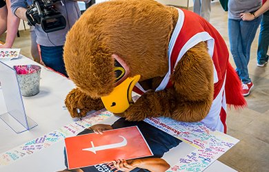 montclair_lib's tweet photo. Join us today from 11 am - 1 pm, for the annual #RedHawkDayofThanks. Stop by #SpragueLibrary to be entered into a raffle and learn more about how philanthropy impacts Montclair State. https://t.co/iylX3MeDGb