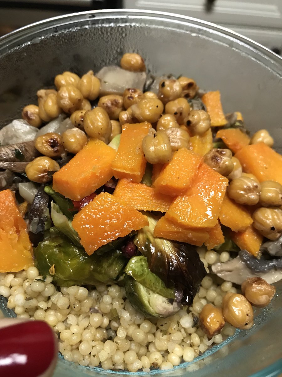 asohlifestyle's tweet photo. Perl couscous, butternut squash,brussels sprouts, chick peas, pomegranate seeds, sauté mushrooms, #dinner #healthyeats #2018strong #protein #studentsstandup #workingmom #studentlife #mealplan #atlanta https://t.co/by1wvEbYah
