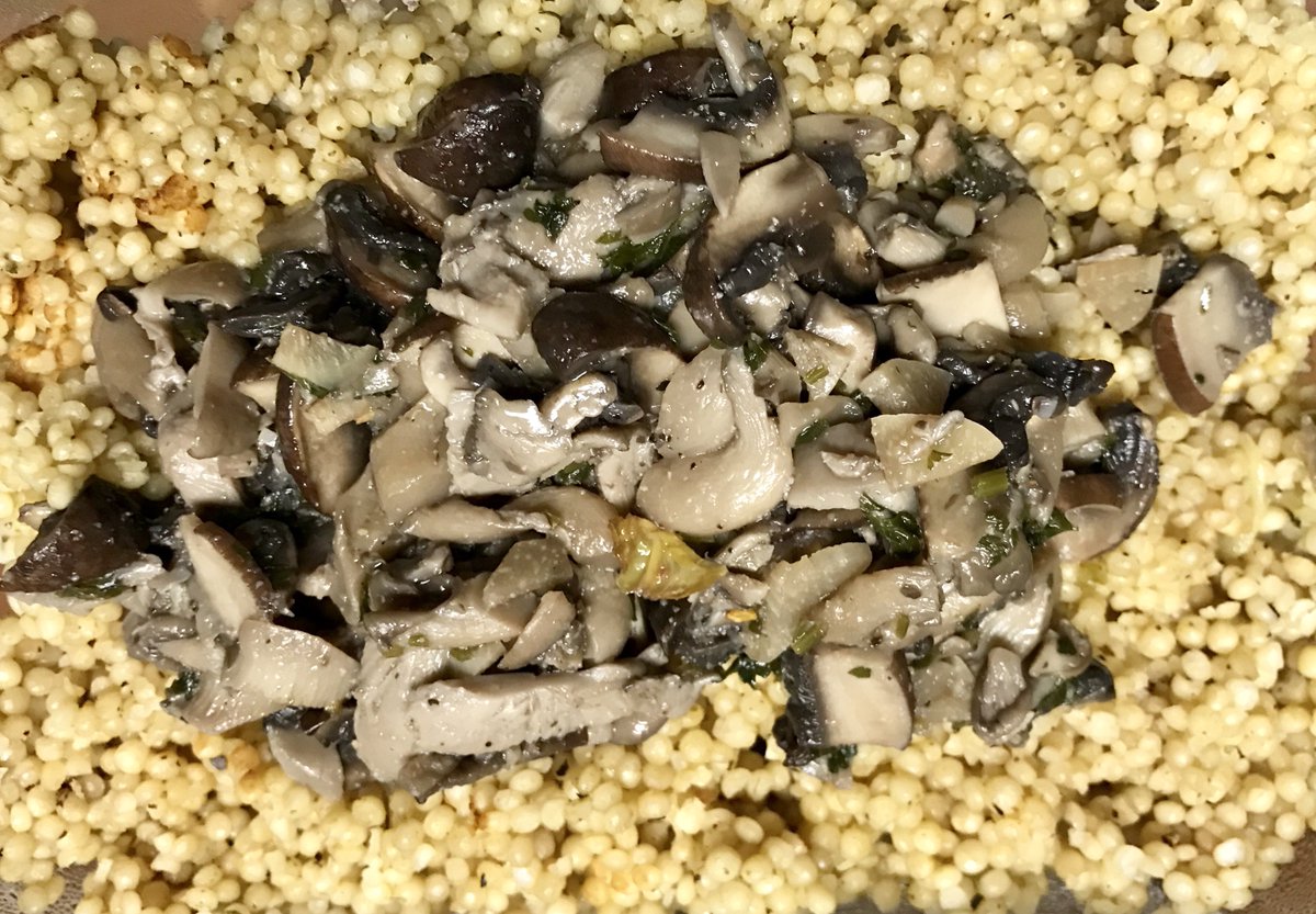 asohlifestyle's tweet photo. Perl couscous, butternut squash,brussels sprouts, chick peas, pomegranate seeds, sauté mushrooms, #dinner #healthyeats #2018strong #protein #studentsstandup #workingmom #studentlife #mealplan #atlanta https://t.co/by1wvEbYah