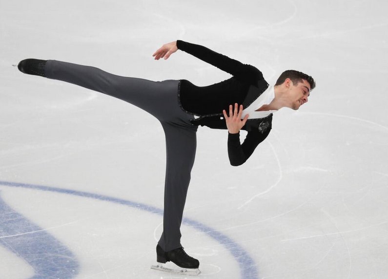 ift_uam_csic's tweet photo. CONTEST #mugIFT
The sport has inspired our challenge this week!
⚽️🏀🏈⚾️🎾🏓🏸⛳️🚴♂️
Congratulations to medallist 🥇@javierfernandez for your delicious application of conservation of angular momentum
#JJOO2018 https://t.co/1mqaC0b1ye