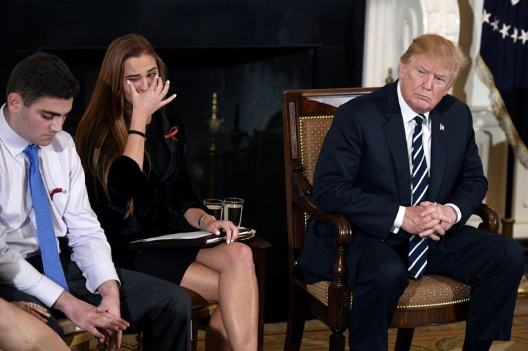 HLN_BE's tweet photo. Trump: "Als een 'sicko' weet dat een leraar wapens heeft, zal hij die school niet aanvallen. Probleem opgelost" https://t.co/xiftvL86kY #hln https://t.co/qFQpc7M5Z6