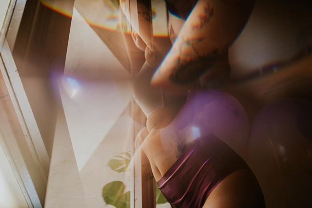 movingthecocos's tweet photo. Our inventions mirror our secret wishes.
.
.
.
#movingthecocos #mirror #purple #girl #girltattoo #doubleexposure #lifestylephotographer #tattoo #inkedgirls https://t.co/pADKTNEj6r