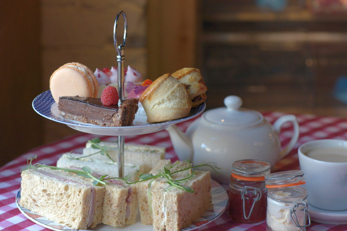 TheWhiteHartWIG's tweet photo. #MothersDay is coming…why not buy your #Mum a voucher for an #afternoontea with #tea, #coffee or #prosecco with us? £17 per person or £30 for two. Booking is essential, please call 01275 818702 or pop in to pick up your voucher. https://t.co/WfOnaX0wRn https://t.co/ms832j6Q0U
