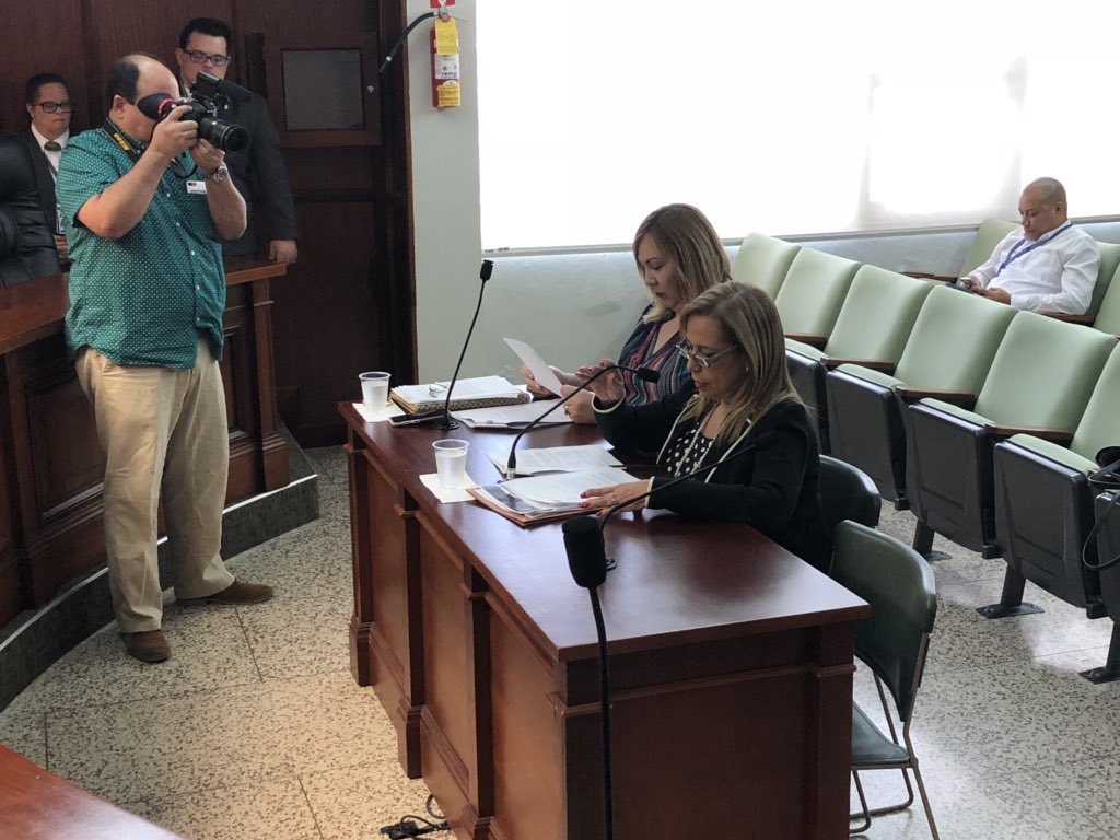 CamaraConPR's tweet photo. Depone Wanda LLovet, directora del Registro Demográfico. #PC1183 https://t.co/fFKWufjbtJ