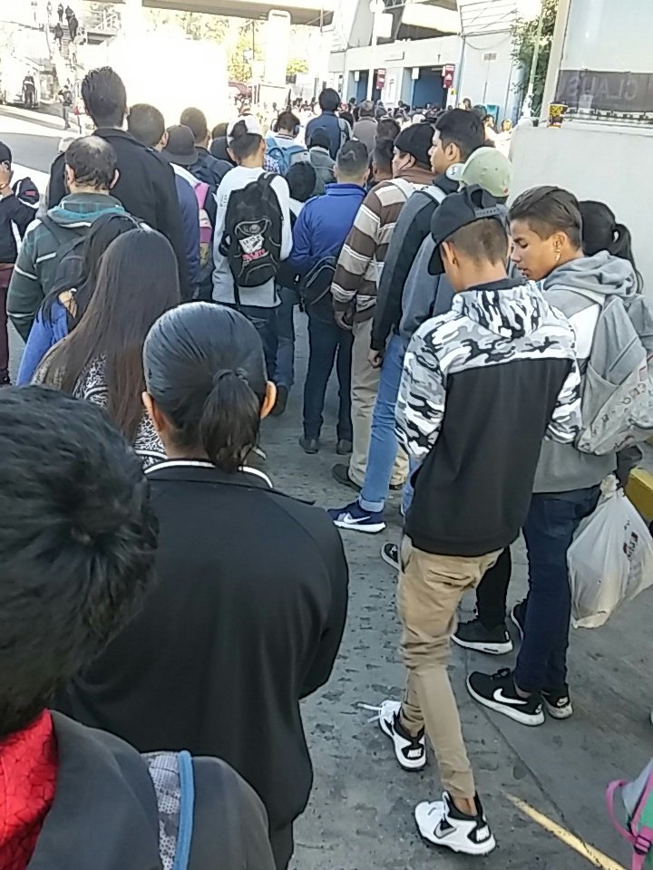 herosbar (@herosbar) on Twitter photo Fila de casi 100 metros para ingresar al tren ligero en Periférico Sur <a href="/SITEURJAL/">Siteur Jalisco</a> <a href="/Trafico_ZMG/">TráficoZMGuadalajara</a>. Salud <a href="/GobiernoJalisco/">Gobierno de Jalisco</a> !!! Fila de casi 100 metros para ingresar al tren ligero en Periférico Sur <a href="/SITEURJAL/">Siteur Jalisco</a> <a href="/Trafico_ZMG/">TráficoZMGuadalajara</a>. Salud <a href="/GobiernoJalisco/">Gobierno de Jalisco</a> !!!