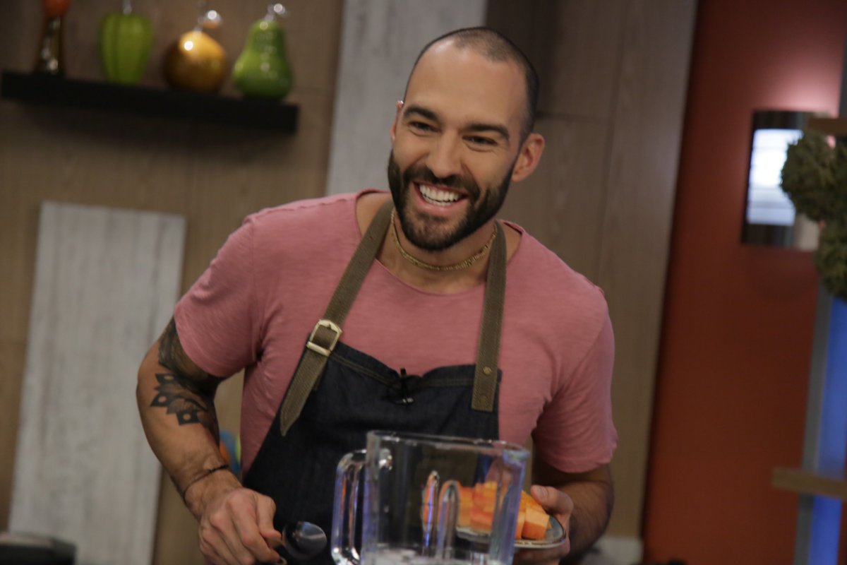 ¿Quieres acompañar a <a href="/Leo_Cocinero/">Leonardo Moran</a> en su cocina? Compártenos una foto de uno de los batidos o recetas que hayas preparado y tendrás la opción de conocerlo.
*Aplica para Bogotá