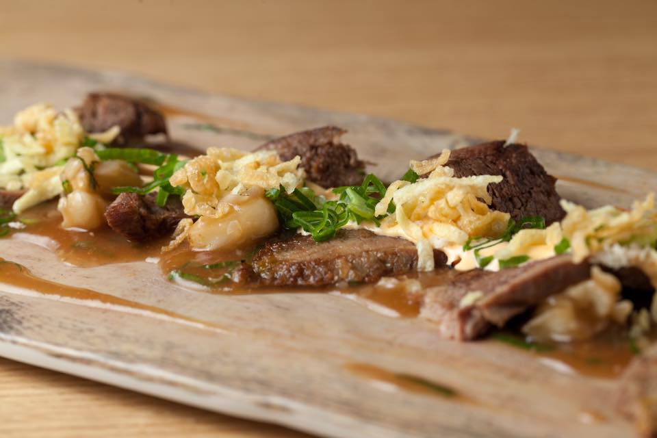 El famoso chef peruano, Mario Céspedes, ha abierto en Madrid "Cilindro" con una cocina de fusión basada en la gastronomía peruana pero con guiños españoles. Nos lo cuenta en 👉🔊 ow.ly/Qerx30ivgBi 
<a href="/cilindromadrid/">Cilindro Restaurante</a> <a href="/MarioRonda14/">Mario Cespedes</a>  <a href="/Visita_Madrid/">Visita Madrid</a>