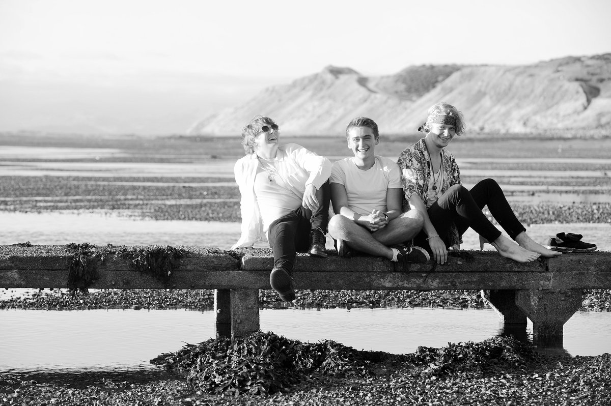 Furness rock bands <a href="/wolfpeake/">wolfpeake</a>
and <a href="/Serene_Official/">Serene</a> give a taste of things to come at this year's <a href="/KendalCalling/">Kendal Calling 🦌</a> with an appearance at <a href="/barrowums/">Underground Music</a>:

cumbrialive.co.uk/Wolfpeake-and-…