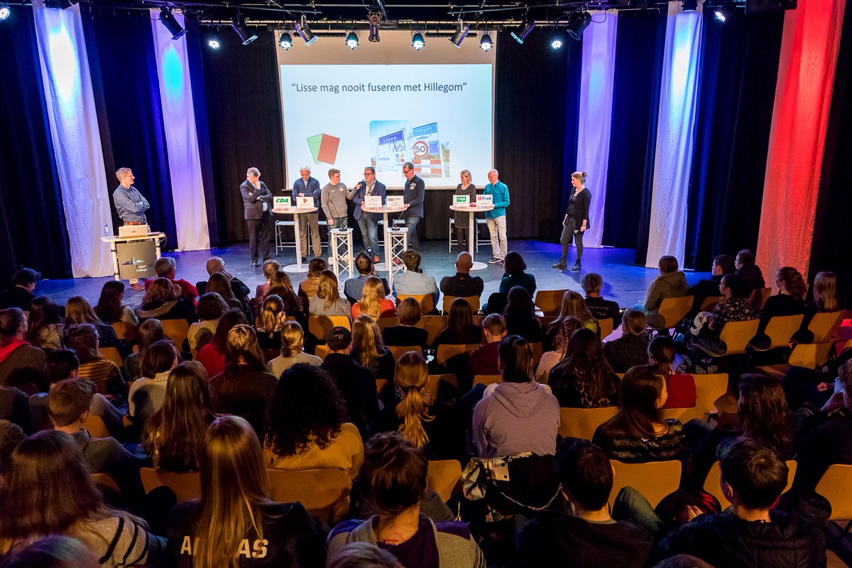 Stemmen? Lekker belangrijk! Eigenlijk wel blijkt vandaag! In aanloop naar de gemeenteraadsverkiezingen worden drie verkiezingsdebatten gehouden. Vandaag het schooldebat in het Fioretticollege. Scholieren debatteren met de lijsttrekkers over de voor hen belangrijke onderwerpen.