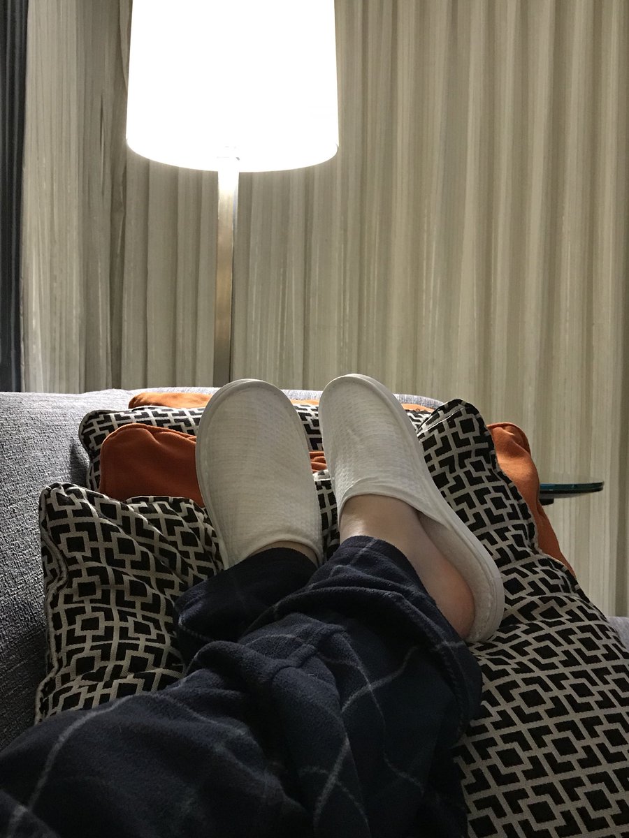 MyVirtualVaca's tweet image. This is a gorgeous suite!! ✨ My #InFourWords for a WOW moment when checking in for #familytravel is #suite #service #food #slippers Even my teenage son loves the slippers! 😀 #HyattWashington