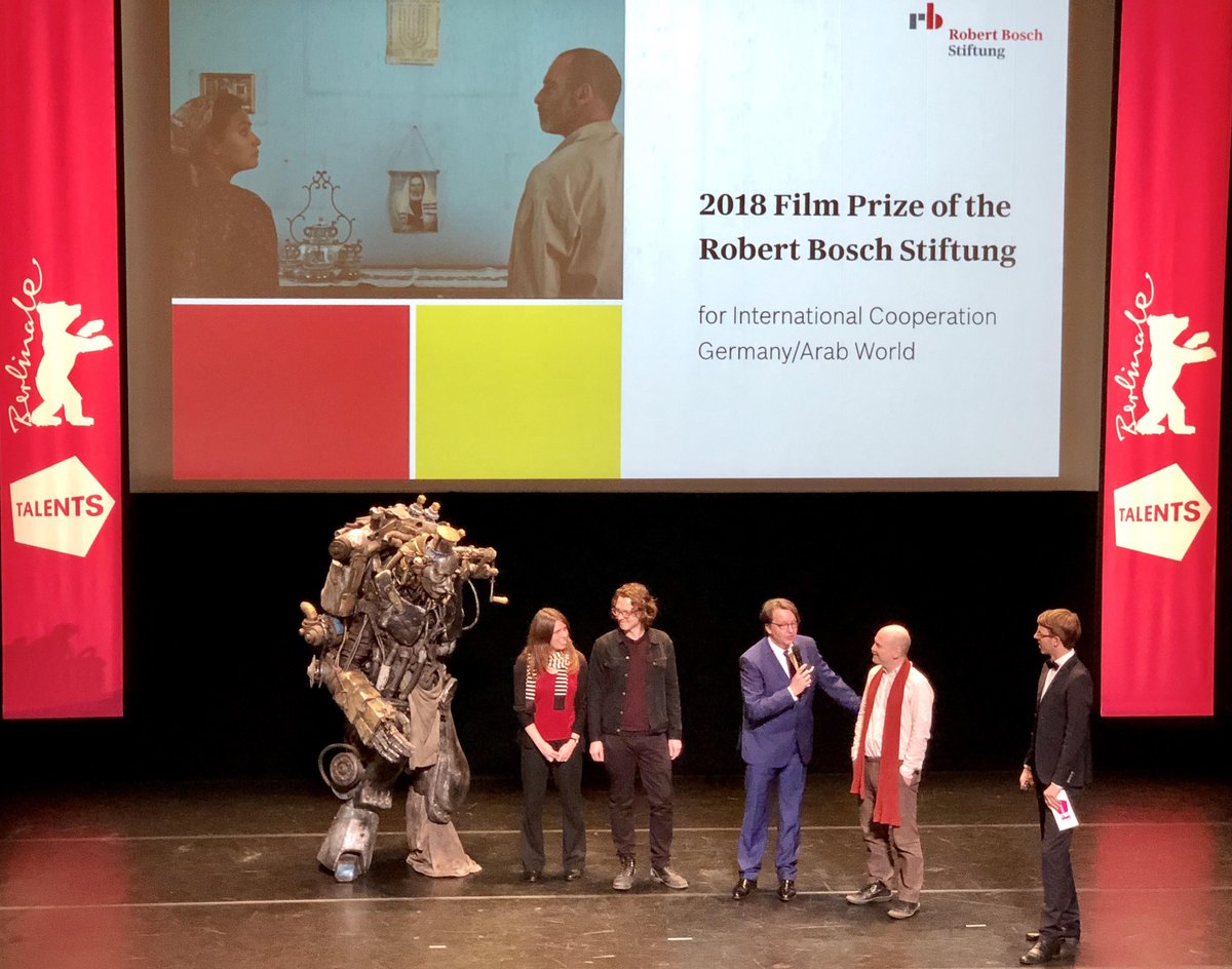 اختتمت منذ أيام فعاليات حفل توزيع جوائز روبرت بوش ستيفتونج للتعاون الدولي بين صنّاع السينما العربية والألمانية وقد حصل عدد من صنّاع السينما العربية على جوائز مهمة في فئات الرسوم المتحركة والأفلام الوثائقية والرواية القصيرة وسترى هذه المشاريع النور قريبًا. #نحب_الفيلم_العربي