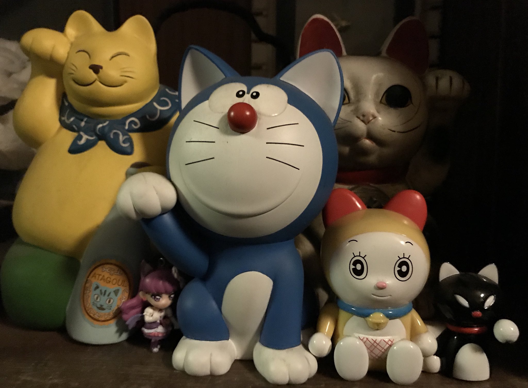 松下コーイチ En Twitter 玄関の招き猫 アタゴオル物語のヒデヨシと カムカムキャットフードの猫と ドラミ カムカムキャットと 普通の招き猫 カムカムキャットフードの猫はドラえもんによく似た猫で こんなのいたら是非飼いたいものです いつもはドラミとキュア