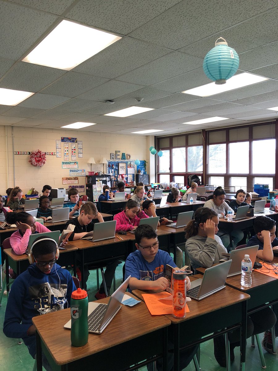 jill_borst's tweet photo. Listening to Watson’s from YouTube as we go paperless ALL DAY on #DLDay @ISD109 @BrodnickiSchool #Digitalbulldogs #109futureready https://t.co/ZfXmKlybGm