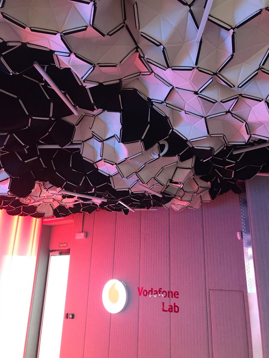 thekeytalent's tweet photo. ¡Visitas así, sí! Gracias a @vodafone_es por la reunión de ayer y a @emartindavila por enseñarnos el Vodafone Lab
#HRDigital #MorePowerToHumanResources
#DigitalFairEngaging https://t.co/mXcMLTuOu6
