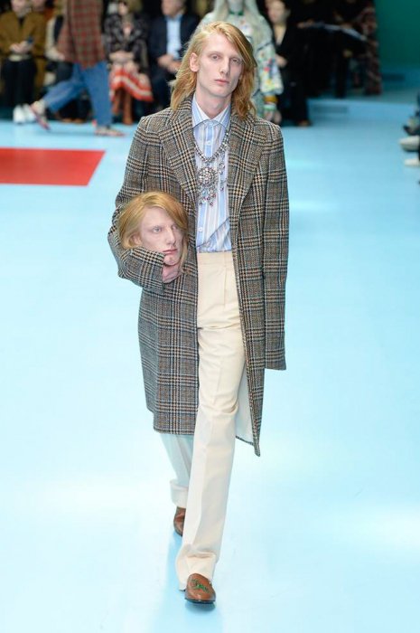 sergeykhalturin's tweet photo. Безбашенный показ от Gucci
A crazy show from Gucci
#GUCCI #fashionshow #fashion #2018 #Milan #Italia https://t.co/ujn5xfZ3ii