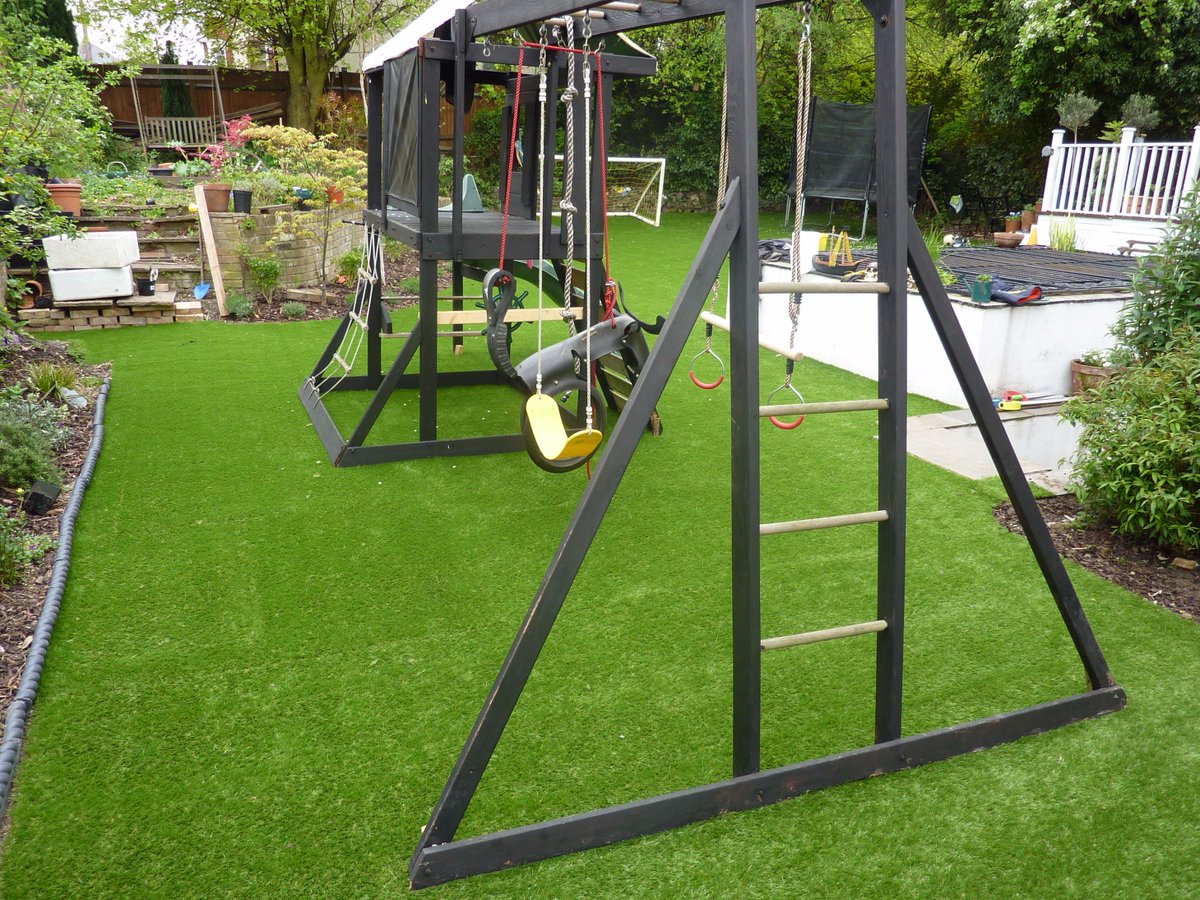 NomowLtd1's tweet image. Our #ArtificialGrasses are completely durable and a perfect solution to muddy gardens where children regularly #play nomow.co.uk
