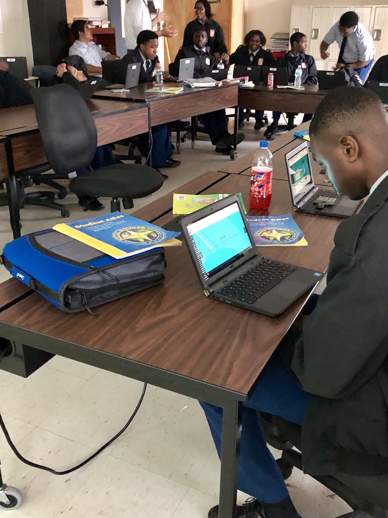 bllstkr1's tweet photo. It’s always a great day for Digital Learning in Charleston County Schools! #DLDay #edtech #TEACHers #technology https://t.co/qXwdei3FSu