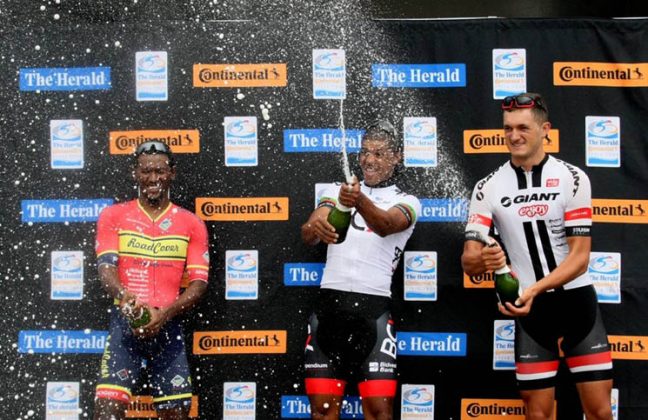 intocyclingsa's tweet photo. @heraldcycletour #TeamAlfaBodyworks / Giant are looking forward to #HeraldCycleTour this weeked, and maybe improving their third place finish last year to a possible win by @RohanduPlooy in the 106km Classic! #PortElizabeth #HeraldCycleTour #Roadcycling https://t.co/bpRXGWkFTD https://t.co/SsQWYsfhkW