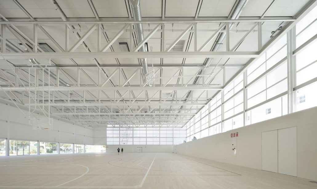 Speedmaster72's tweet photo. Pabellón polideportivo y aulario para la Universidad Francisco de Vitoria (Pozuelo de Alarcón, Madrid. Año 2016), obra de Alberto Campo Baeza.
#JuevesDeArquitectura https://t.co/XMwqGSZDt7