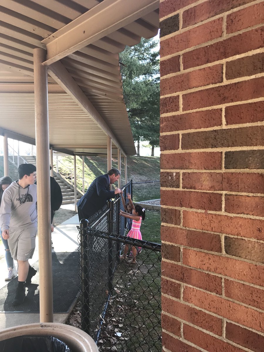 Mr. Barnett giving high fives the the youngest toppers on #jcsdld @SHHS_JCS #TopperGo