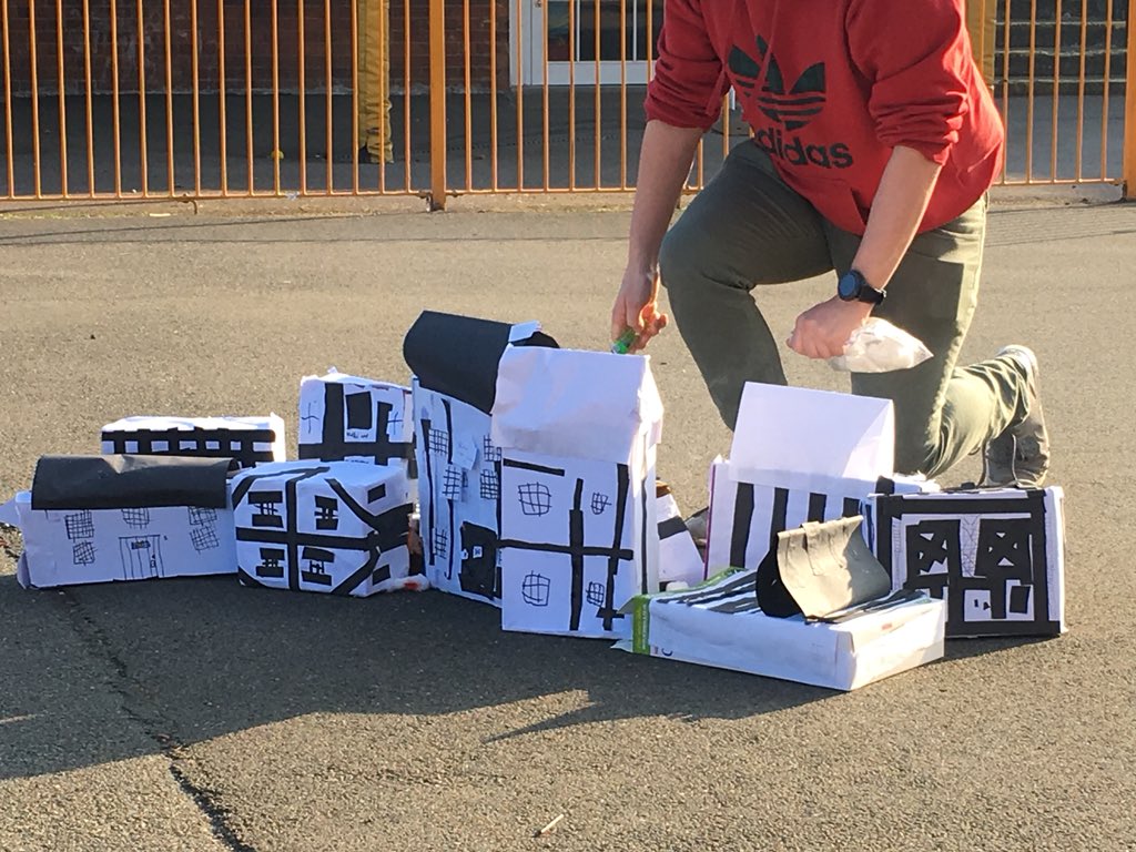 HPA_Philip_Lane's tweet image. Year 2 reinacting the Great Fire of London 🔥 🔥 and guess who helped us put it out?! #hpaplwowday #hpapldoesthegreatfireoflondon