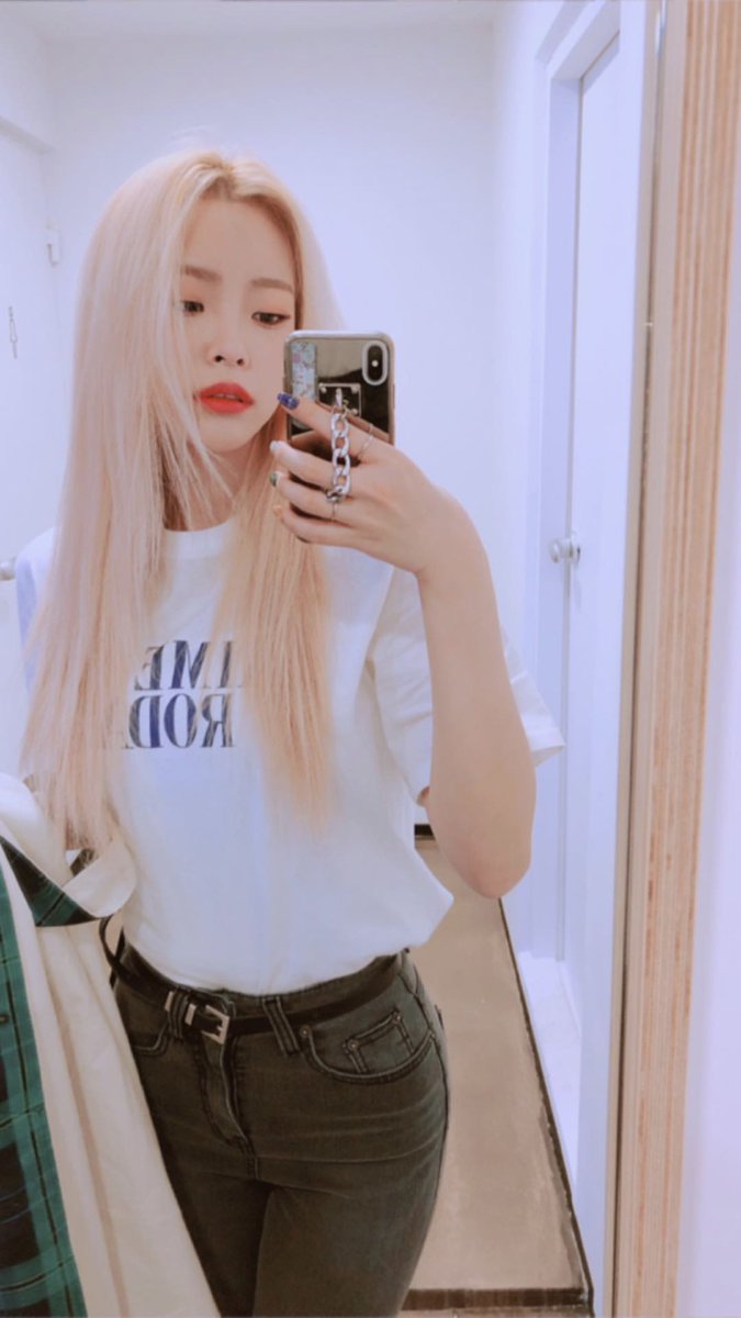 voidtrbl's tweet photo. blond heize is just so....powerful https://t.co/5zHfUVKAxC