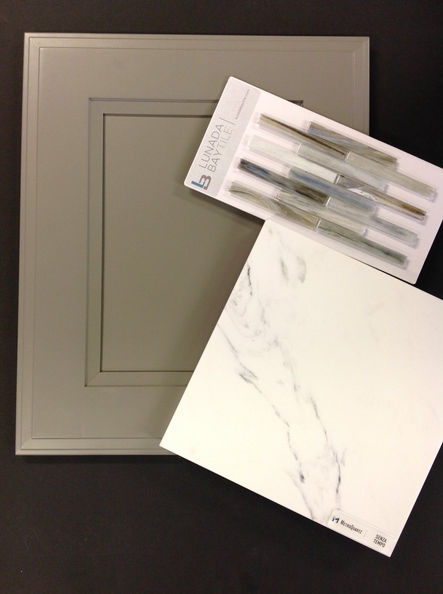 KitchensCoastal's tweet photo. Designer Pick of the Day! #YorktowneCabinetry #LunadaBayTile #MetroQuartz https://t.co/WYoHZ5jNGR