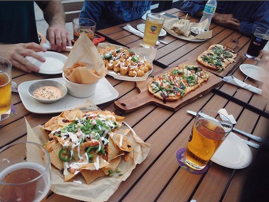 wob_drphillips's tweet photo. Lunch? Dinner? We've got you covered! Grab the crew and feast! Join us for Happy Hour from 3pm to 7pm! 📷:@toricamera https://t.co/0xG112sbgN