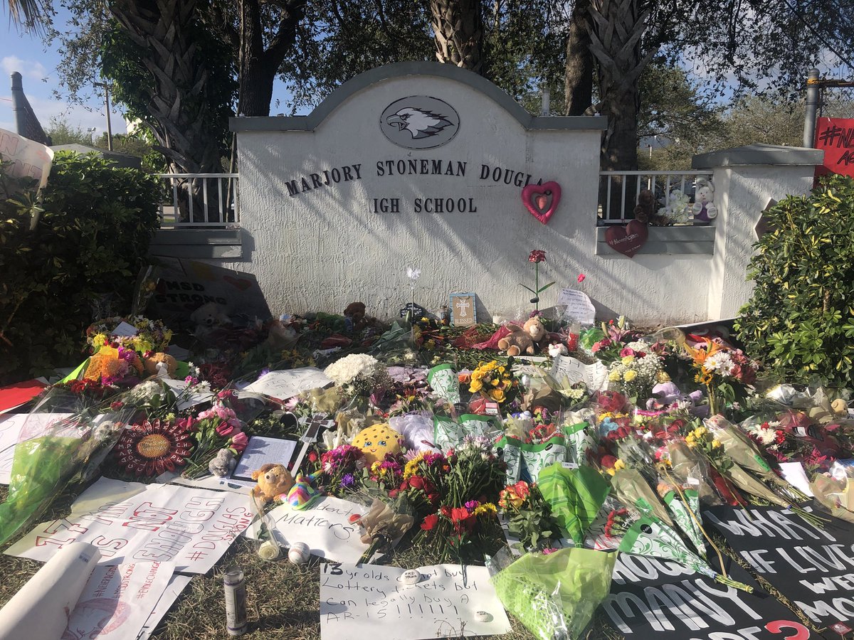 battleparkfight's tweet photo. Today we paid our respects to the Victims of this horrible tragedy @ Stoneman Douglas High School. May they all Rest In Peace #NeverAgain #SD #Primetime https://t.co/nu5Nl5FWHn