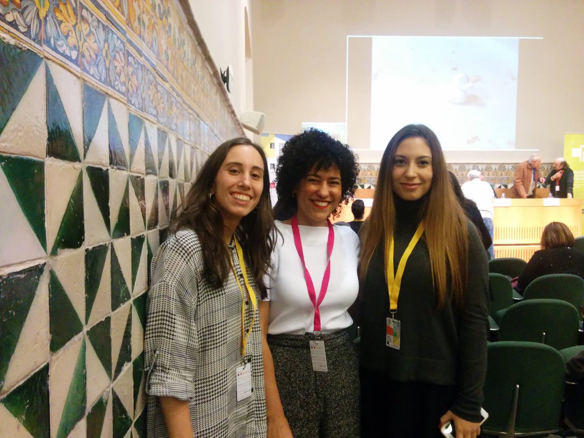 ESDi_Barcelona's tweet photo. ¡Enhorabuena a nuestra #alumni Núria Crosas por recibir uno de los premios de #PremisPFG de @dissenygrafic por su proyecto Fractal, que desarrolla una anotación de #danza a través de la simplicidad y la geometría! ¡Pasen y vean más de sus trabajos! https://t.co/7ZbFtZVhpH https://t.co/MoefBEiBjV