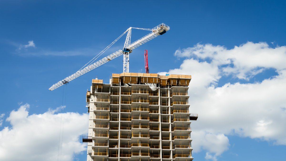 ONTatwork's tweet photo. Working at Heights training is the law. You may be due for mandatory renewal. Click here: https://t.co/6wJl0PV1vC https://t.co/rkGAJ8wAG5