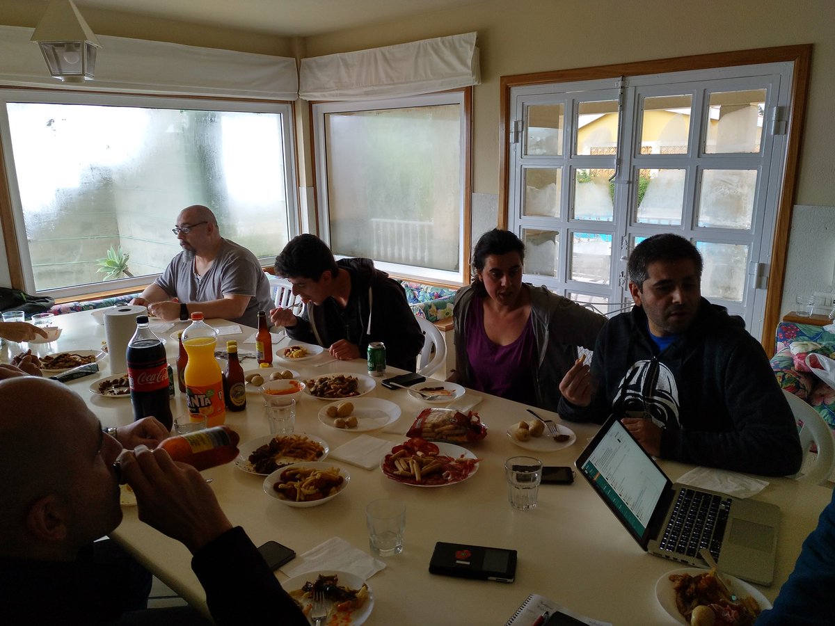 WPESCamp's tweet photo. ¡Hora de comer! #WPESCamp https://t.co/8BikKHPq6k
