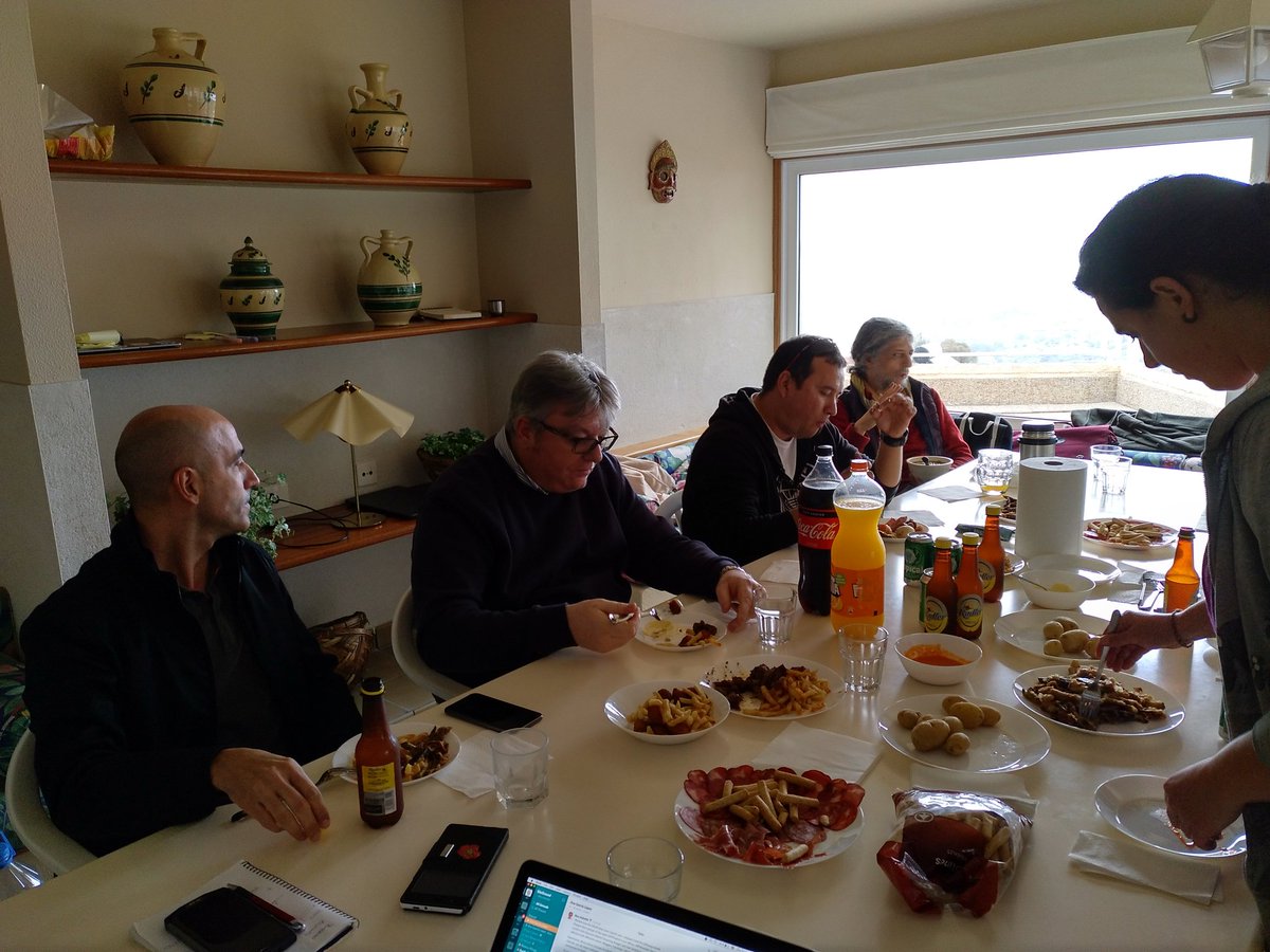 WPESCamp's tweet photo. ¡Hora de comer! #WPESCamp https://t.co/8BikKHPq6k