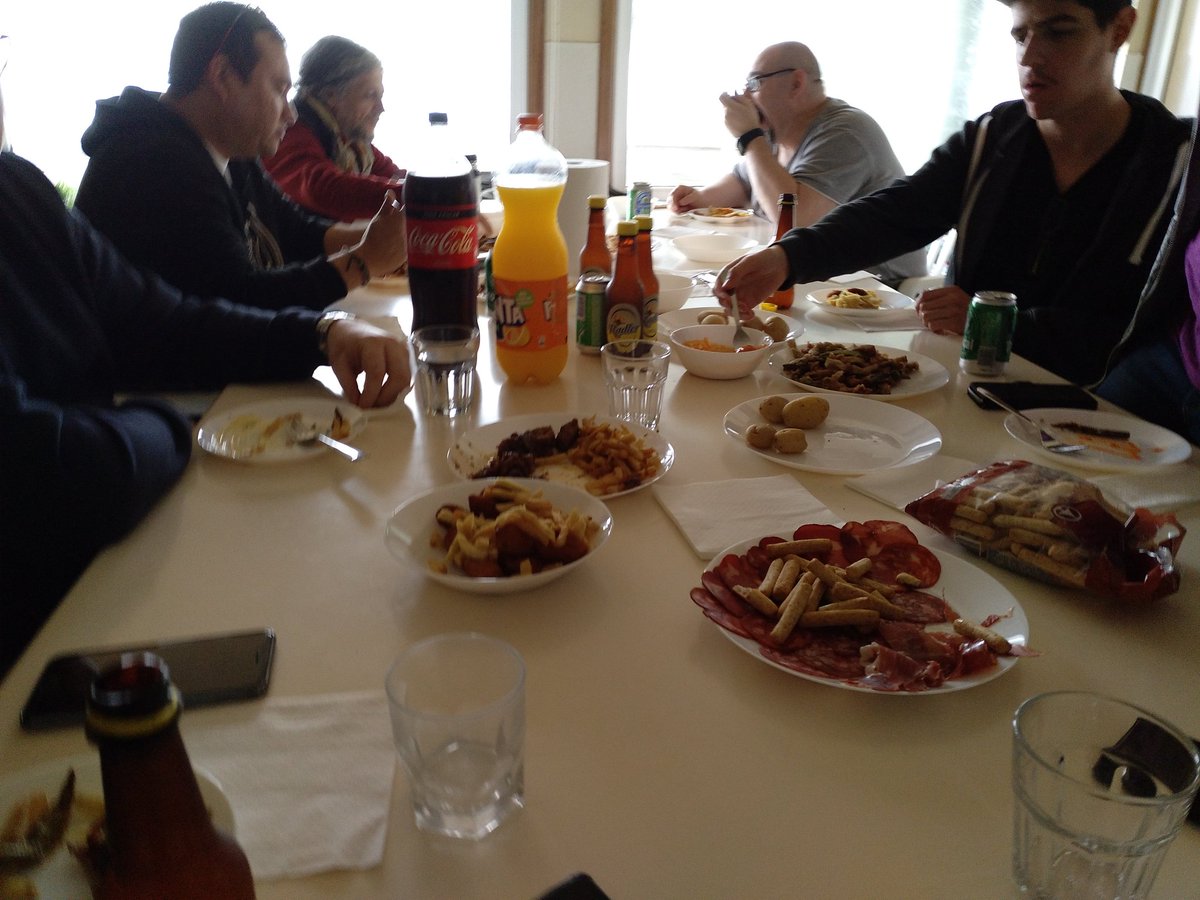 WPESCamp's tweet photo. ¡Hora de comer! #WPESCamp https://t.co/8BikKHPq6k