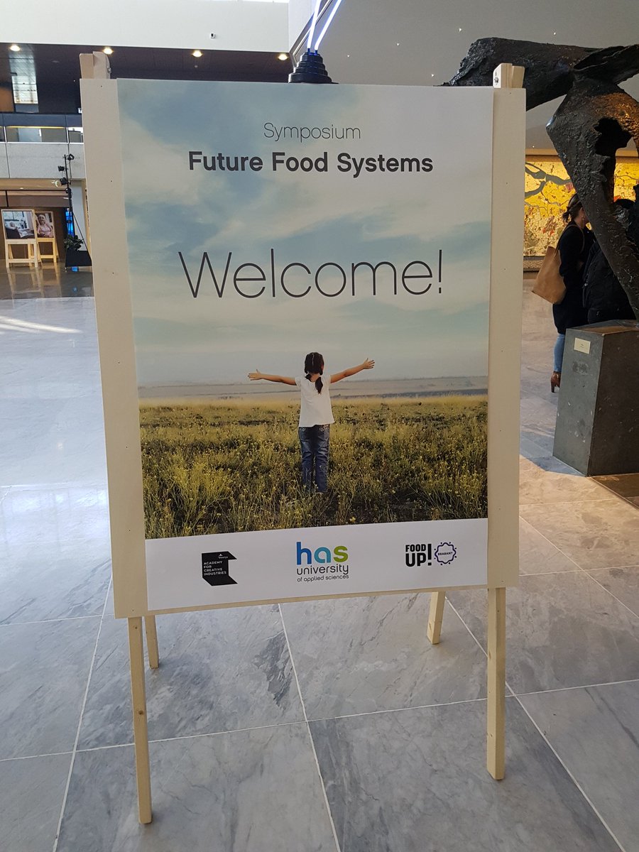 DianneSch's tweet photo. Het is genieten op het symposium #futurefoodsystems @HAShogeschool met studenten die met frisse projecten zicht geven op een gezonde en circulaire toekomst #veganisme als leefstijl in Ethiopië en #voedsel verbouwen op zee en nog veel meer https://t.co/UDnqXdK5MH