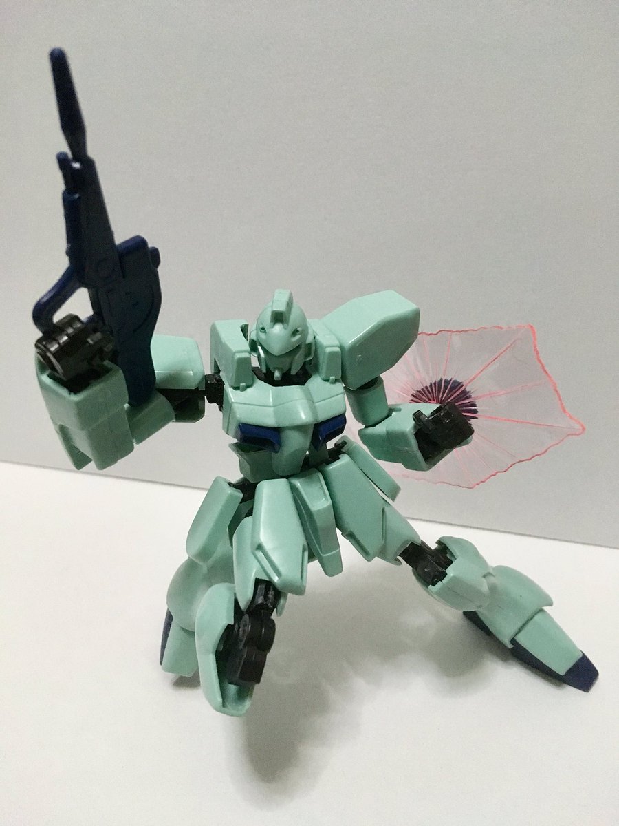 pinguinuslovers's tweet photo. 1/144 ガンイージにGフレームを組み込み完了。
無茶なポーズしても自立できる！
Gフレームのおかげで、昔のプラモの遊びの幅がぐんと広がった！ https://t.co/dmBaCeIr9r