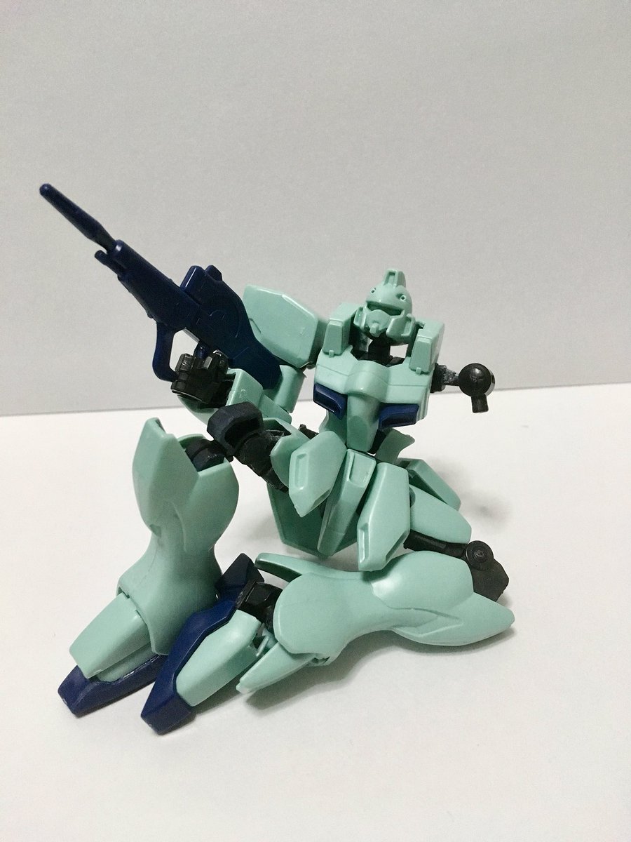 pinguinuslovers's tweet photo. 1/144 ガンイージにGフレームを組み込み完了。
無茶なポーズしても自立できる！
Gフレームのおかげで、昔のプラモの遊びの幅がぐんと広がった！ https://t.co/dmBaCeIr9r