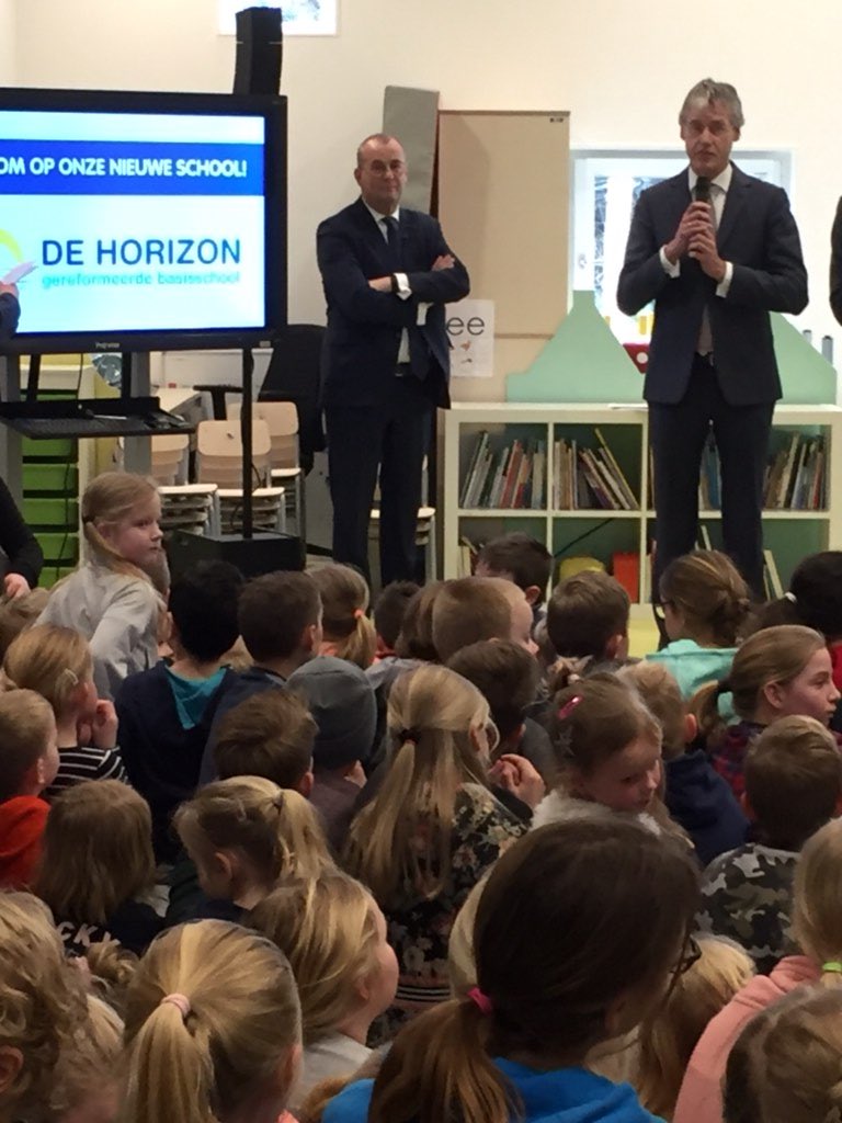 arieslob's tweet photo. Feestelijke momenten vanmiddag. Twee aardbevingsbestendige schoolgebouwen geopend in Bedum. Samen met @NCGroningen Hans Alders en wethouder Menne van Dijk @GemBedum https://t.co/enzN2PZGC7