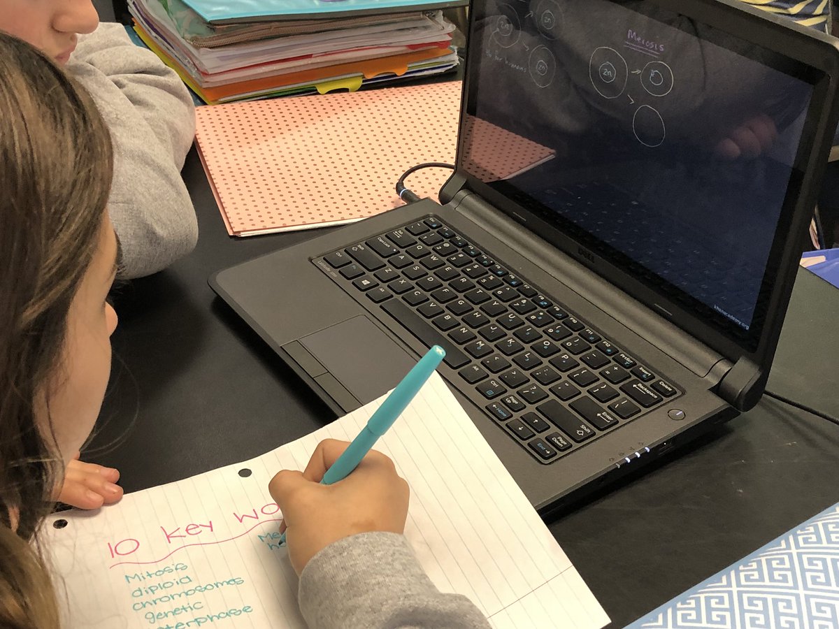 ElishaMickle's tweet photo. Teams assignment- making our video key words fancy on word art! #sciencerocks #onslowdlt #DLDay @SachelleD @southwestcolts @Jgidrey https://t.co/aOKPxqm7RT