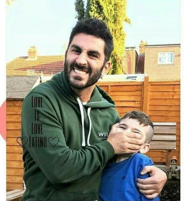 - ¿Tío porque a tus bóxers les falta la parte de atrás?
-...