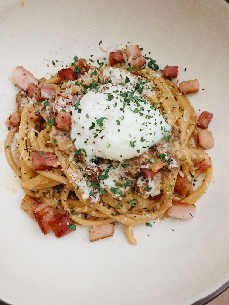 macysfields's tweet image. had two dinners and brought home bread for breakfast tom 🤰🏻@kokokrunchie @nicetoMiTiu thanks, @Yu_B_Crazy 🤗 #eatsleeprepeat