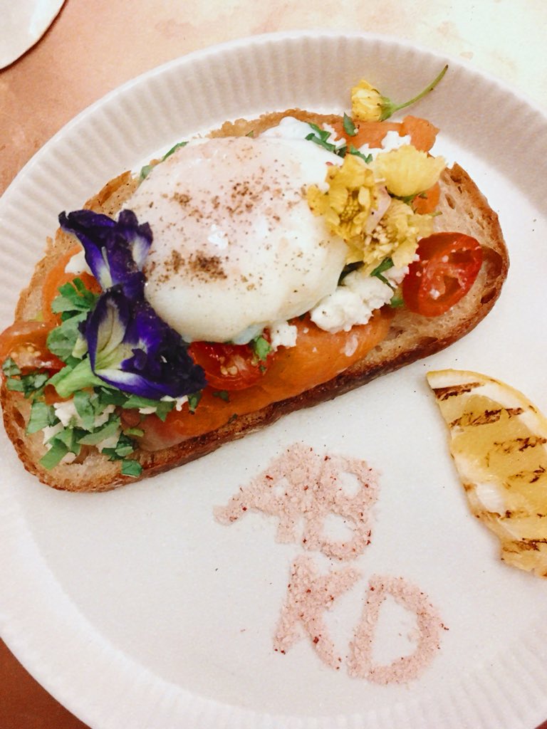 macysfields's tweet image. had two dinners and brought home bread for breakfast tom 🤰🏻@kokokrunchie @nicetoMiTiu thanks, @Yu_B_Crazy 🤗 #eatsleeprepeat